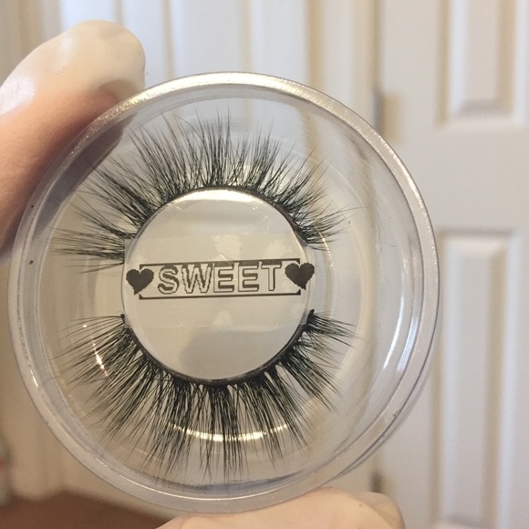 3D Mink Eyelashes - Picture 3 of 5